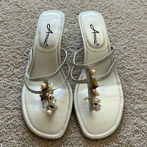 NWOT Annie Sandals